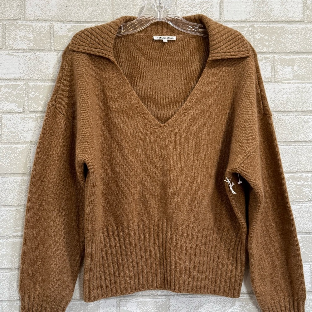Reformation Beckie Cashmere Collared Sweater in Panko - Size - Large. - Picture 3 of 5